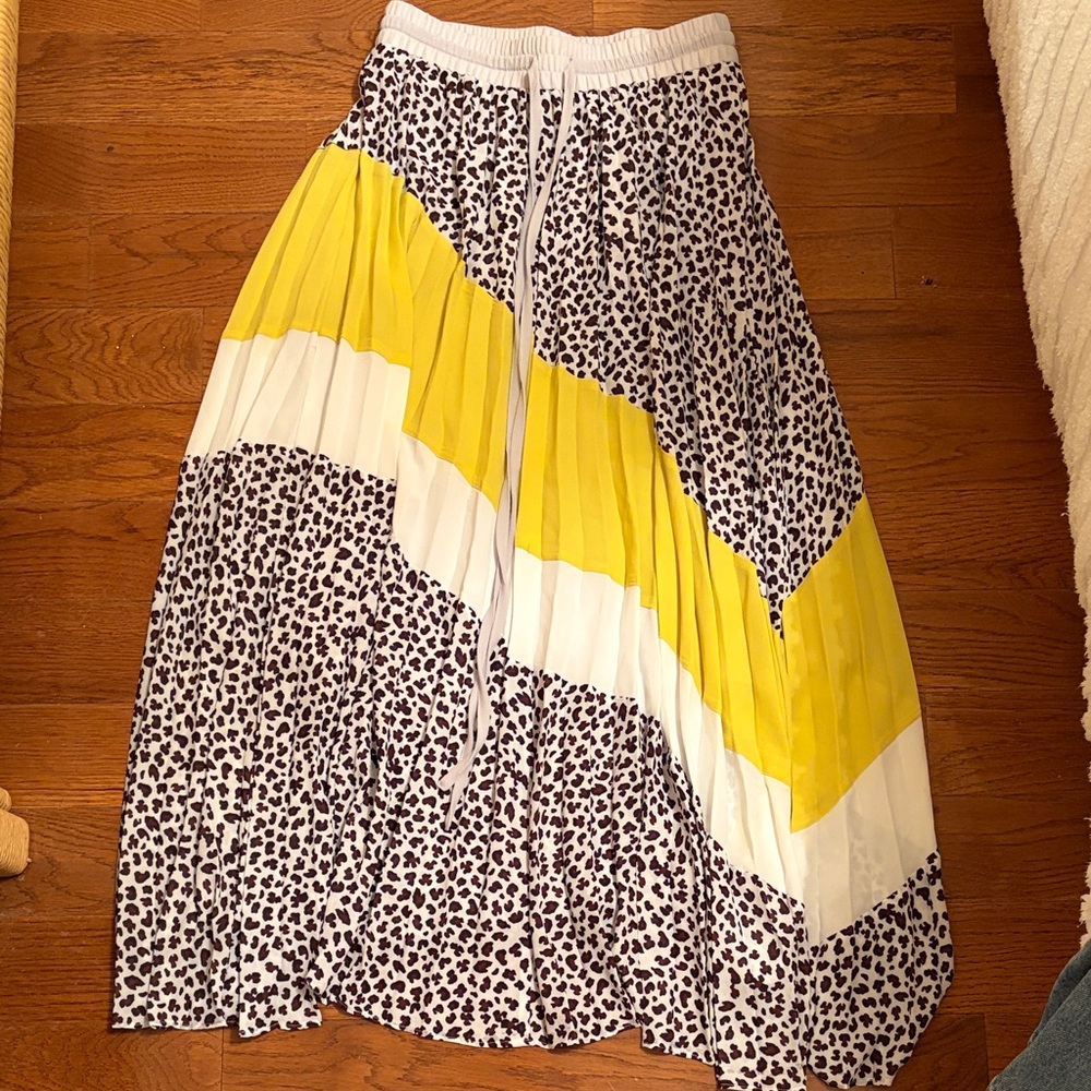 NWT Evereve Pleated Yellow & White Chevron Leopard Print Maxi Skirt Size S